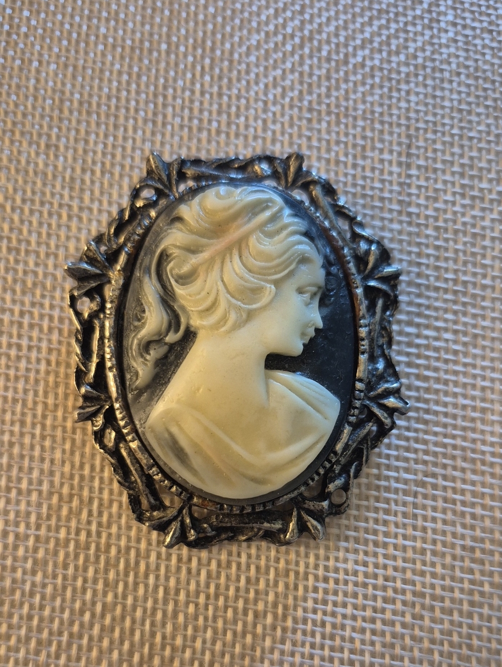 Vintage Victorian Style Cameo Black White Resin